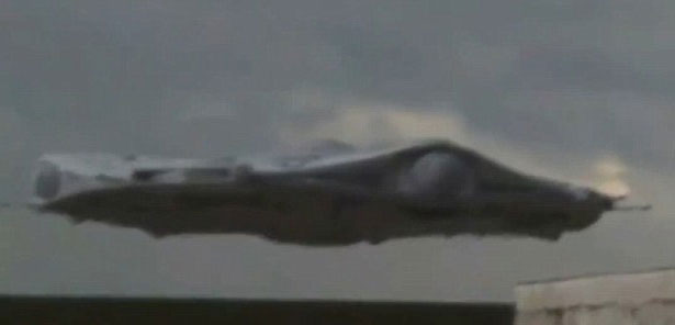 “UFO”降臨美國工業園視頻爆紅 網友質疑