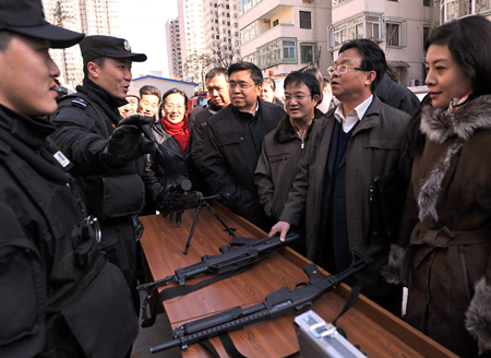 西城警方邀請部分人大代表政協委員 開展警營一日活動