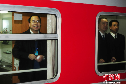 首批京外全國政協(xié)委員乘火車抵京