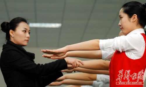 云南航空湖南招空乘 美女帥哥云集