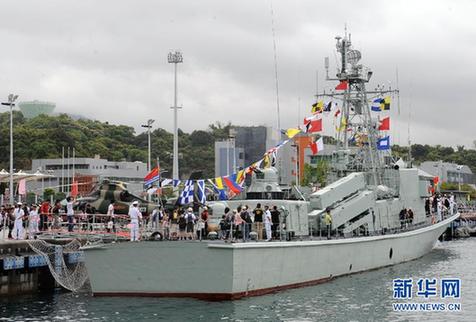 駐港部隊開放軍營與市民共慶“五一”