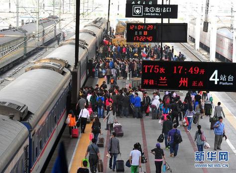 鐵路迎來“五一”小長假客流高峰