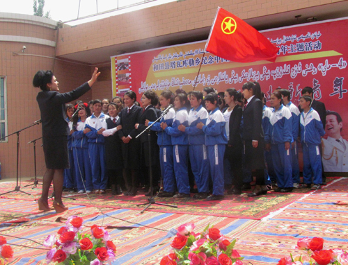 和田縣塔瓦庫(kù)勒鄉(xiāng)舉辦鄉(xiāng)村團(tuán)員青年現(xiàn)代文化秀活動(dòng)