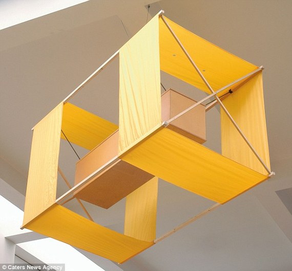 英棺材也瘋狂 稱讓死者最后旅途時尚一把