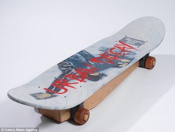 英棺材也瘋狂 稱讓死者最后旅途時尚一把