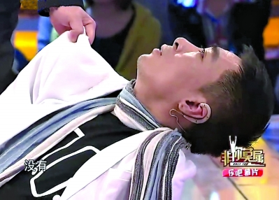 海歸男不堪學(xué)歷遭質(zhì)疑當(dāng)場(chǎng)暈倒 靠無(wú)知出名？