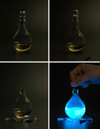 設(shè)計(jì)師發(fā)明特殊玻璃燈 需用人類血液?jiǎn)?dòng)