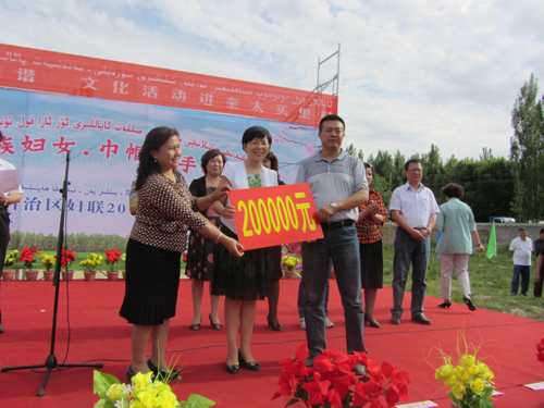 自治區(qū)婦聯(lián)在伊犁啟動2012年“科技活動周”活動