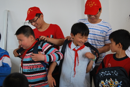 留守兒童的快樂“六一”(組圖)