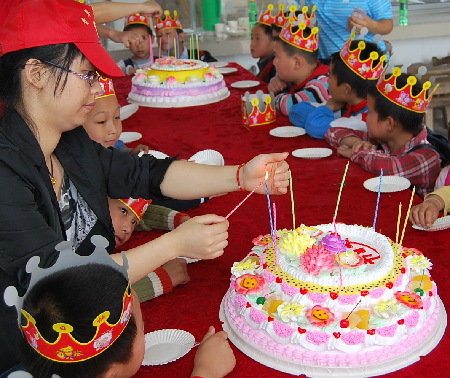 留守兒童的快樂“六一”(組圖)