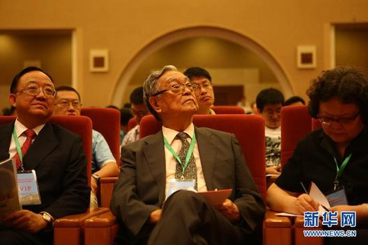 海峽兩岸醫藥衛生交流與合作大會在京召開