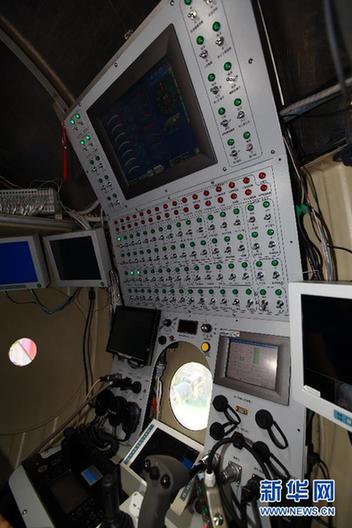 “蛟龍”號(hào)做好下潛準(zhǔn)備