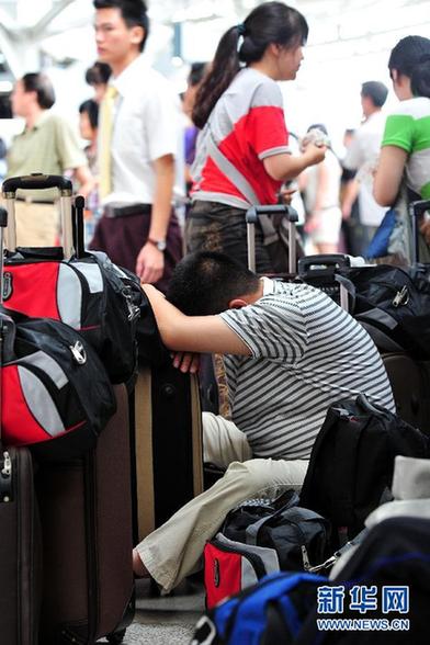 熱帶風暴“泰利”致三亞機場航班大面積延誤