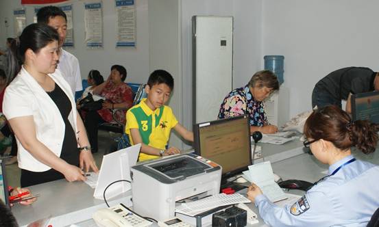 哈爾濱市公安局出入境管理局道外出入境接待大廳愛心服務(wù)點(diǎn)滴記事