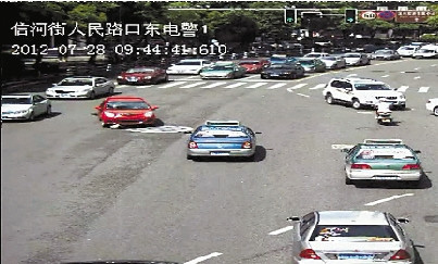 “奇跡姐”被卷入車底碾壓拖行5米僅輕微擦傷(圖)