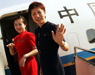 首對“母女空姐”母親正式退役 年滿50歲