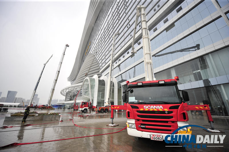 亞州最大單體建筑環(huán)球中心舉行滅火救援演習(xí)