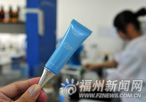 博士因小師妹痛經(jīng)攻克痛經(jīng)難題 學校掛橫幅慶祝