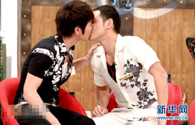 黃曉明“斷背” 初吻余文樂 盤點明星男男激吻照