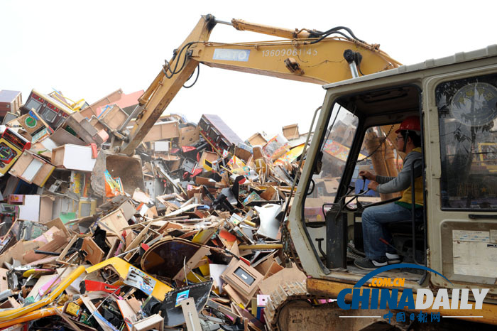 全國各地警方開展集中銷毀賭博機行動（組圖）