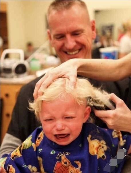 又囧又萌！寶寶理發好傷心