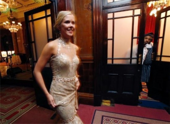 探秘女富豪招婿俱樂部 真正“白富美幼”