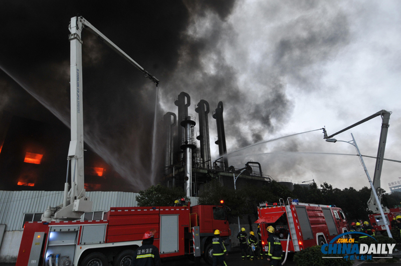 浙江溫州一皮革廠發(fā)生火災 現(xiàn)場傳出陣陣爆炸聲