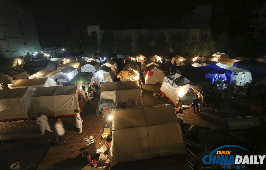 中國日報聚焦蘆山地震之堅守篇