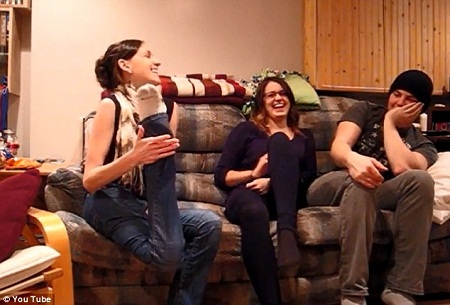 女子患骨癌手術后幸存 腿部可180度轉動(組圖)