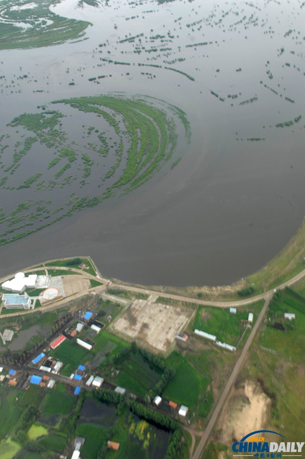 呼倫貝爾連遭暴雨襲擊 航拍草原被洪水淹沒(méi)