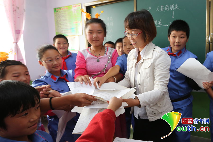 組圖：“小紅軍”教師節真心話獻老師