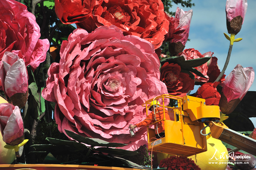 天安門國慶花籃組裝完畢 部分使用去年留存花瓣