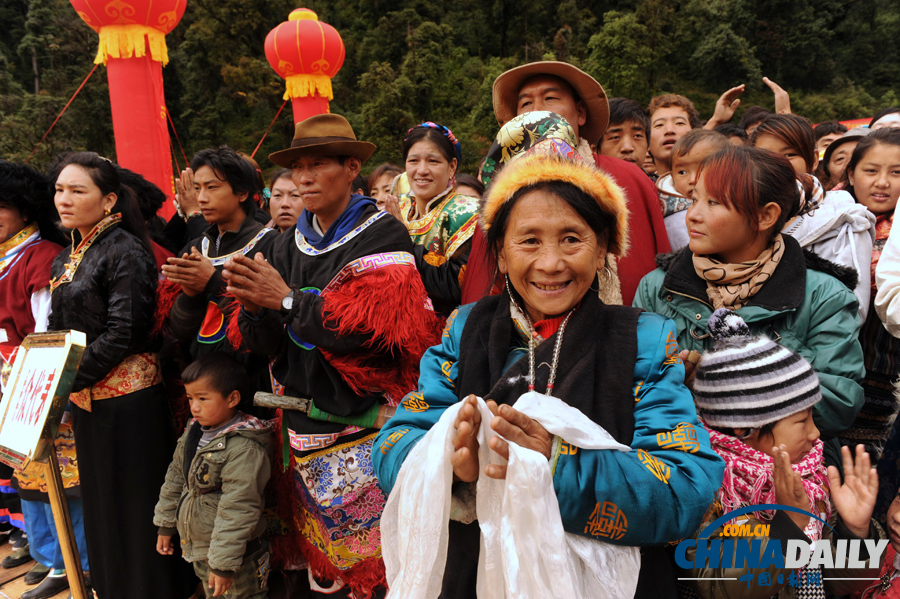 西藏：墨脫公路正式建成通車