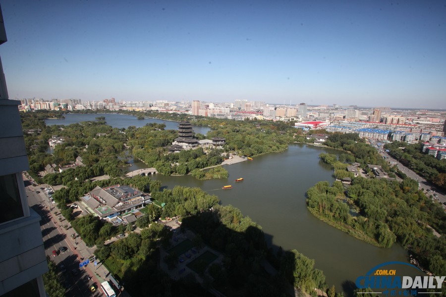 全國(guó)多地遭遇霧霾 大明湖成“白紙”一張