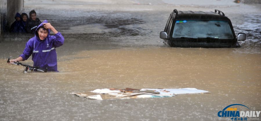 臺(tái)風(fēng)“海燕”襲廣西 南寧普降暴雨