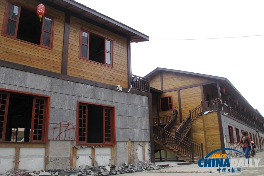 海口“最美違建”仿古建筑群開始自拆