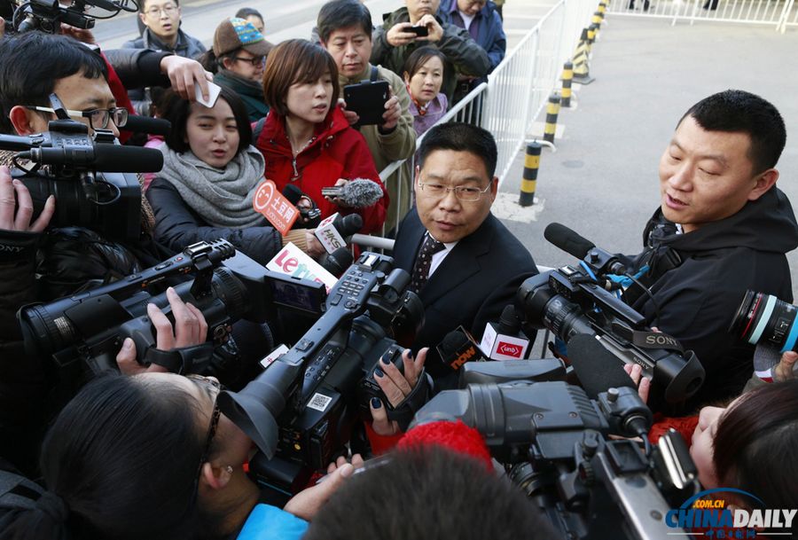 李某某等五人強(qiáng)奸案二審開(kāi)庭