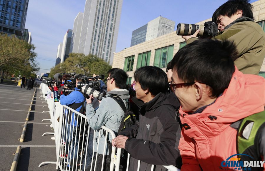 李某某等五人強(qiáng)奸案二審開(kāi)庭