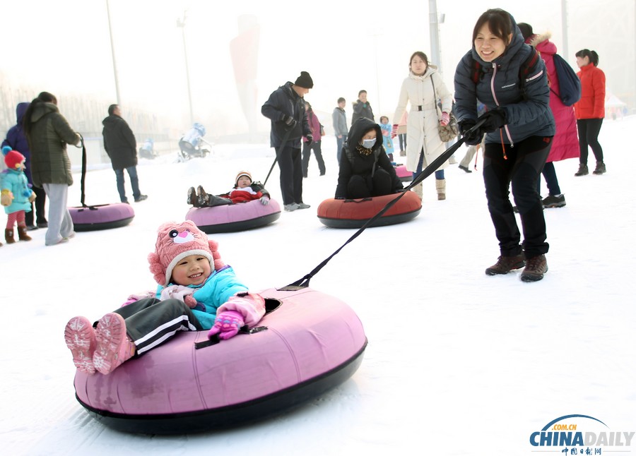 北京：“鳥(niǎo)巢”歡樂(lè)冰雪季外場(chǎng)開(kāi)放