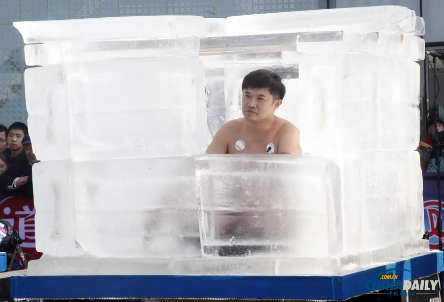 長沙舉辦“冰封活人48小時” 挑戰人類耐寒極限