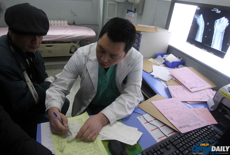 北京初雪路滑多人摔傷 就診骨科醫院道路擁堵