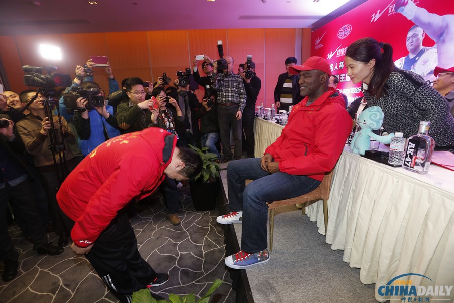 “拳王”霍利菲爾德中國(guó)收徒弟