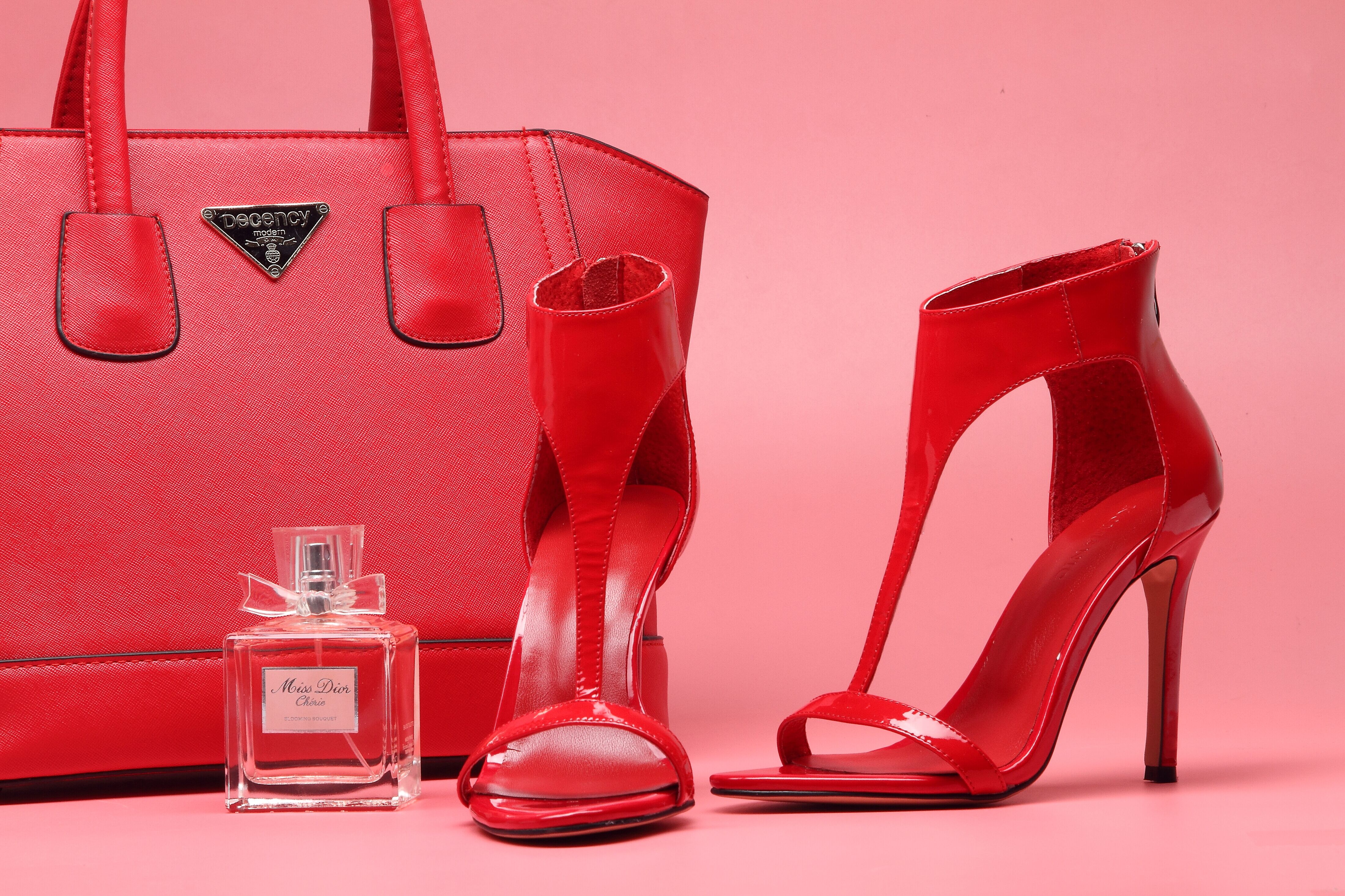 KOMANIC柯瑪妮克， 同步全球時尚