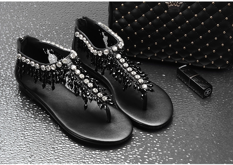 KOMANIC柯瑪妮克， 同步全球時尚