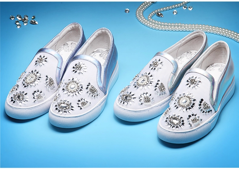 KOMANIC柯瑪妮克， 同步全球時尚