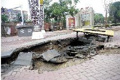 北京降暴雨部分地區地面塌陷 共測雷擊八千多次