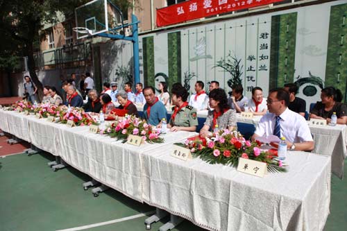 弘揚(yáng)愛國主義 爭(zhēng)當(dāng)紅色少年：和平里第九小學(xué)開學(xué)