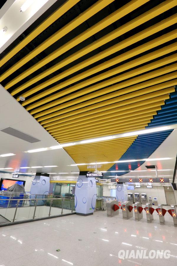 北京地鐵7號線歡樂谷站高清照曝光 似夢幻城堡