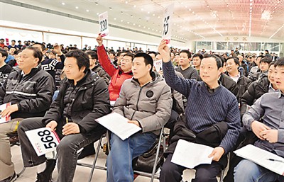 公車改革第一人：曾有官員用廢鐵價購回拍賣公車