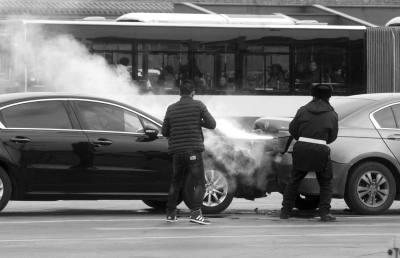 長安街車禍武警急救援